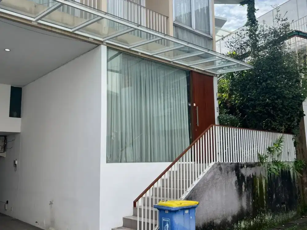 RUMAH MURAH DALAM TOWNHOUSE DI BANGKA KEMANG JAKARTA SELATAN DIJUAL