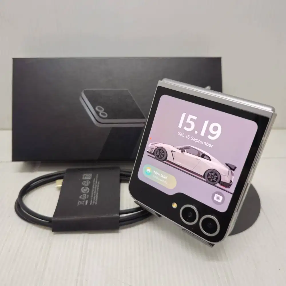 LIKE NEW  99%! SAMSUNG GALAXY Z FLIP 6 5G 12/256 SILVER SEIN FULLSET S