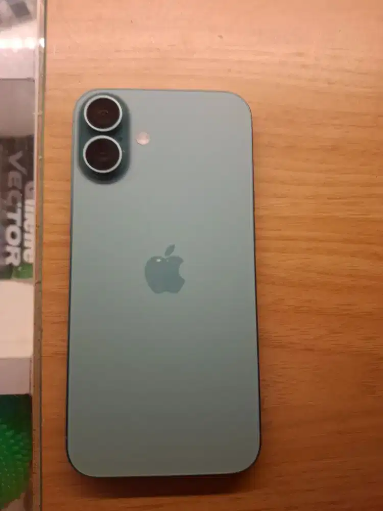 Iphone 16 plus, garansi resmi apple, second like new.