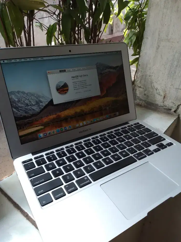 Macbook Air 11 inch  Thn 2013