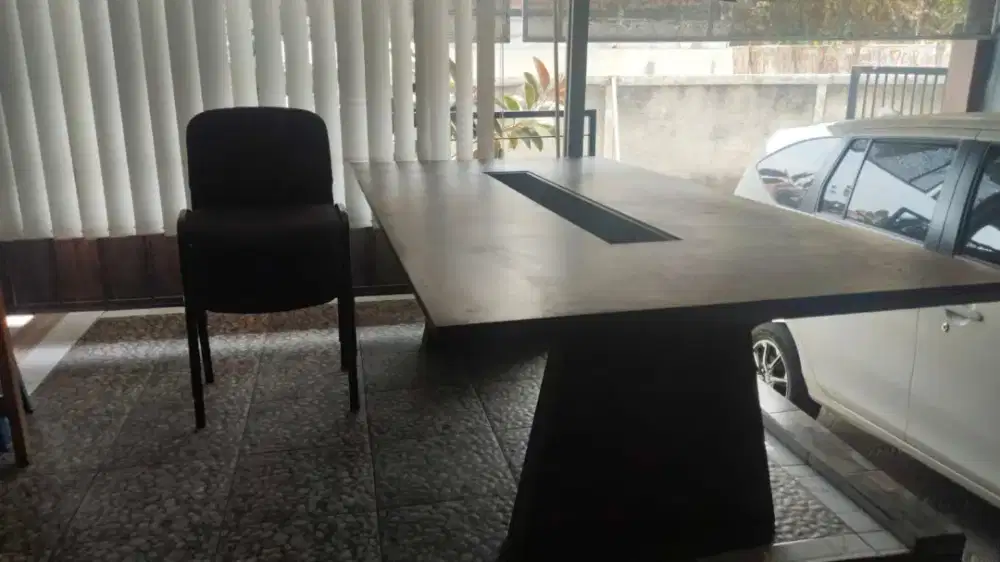 Jual cepat meja meeting kantor / meja biro
