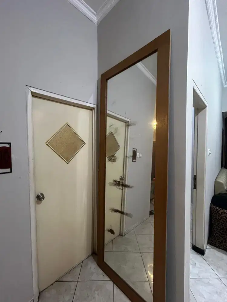 Cermin frame kayu besar