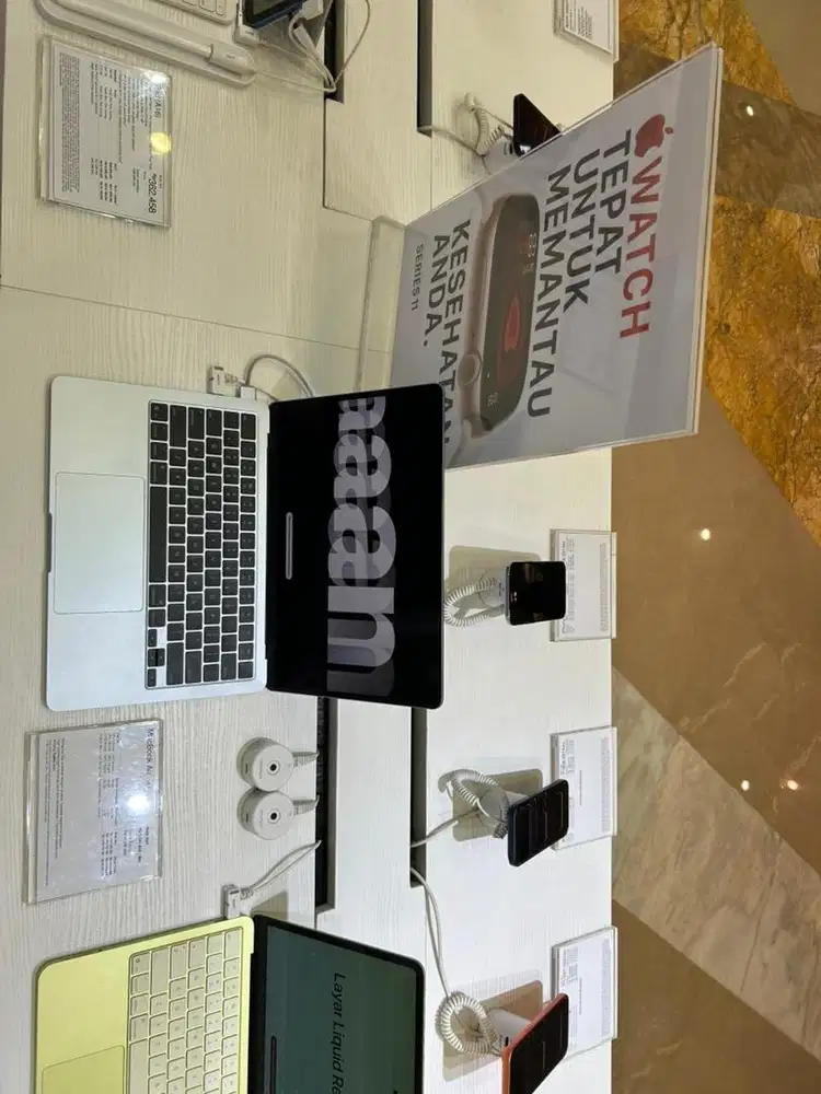 Macbook & iPad Apple product