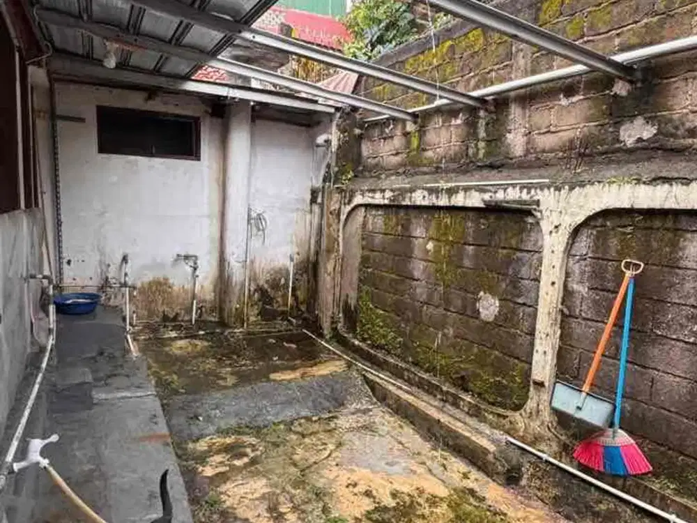 HITUNG TANAH! Rumah Lawas LT 343 m² Pinggir Jl. Malaka – Ciracas