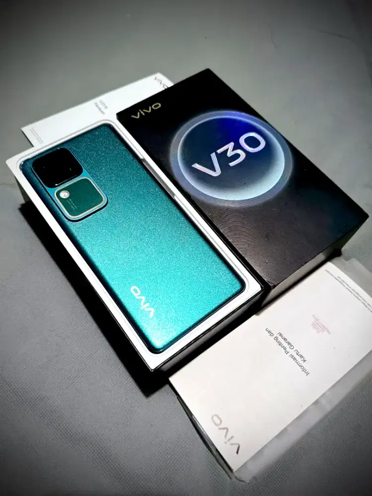 VIVO V30 5G (8/256)