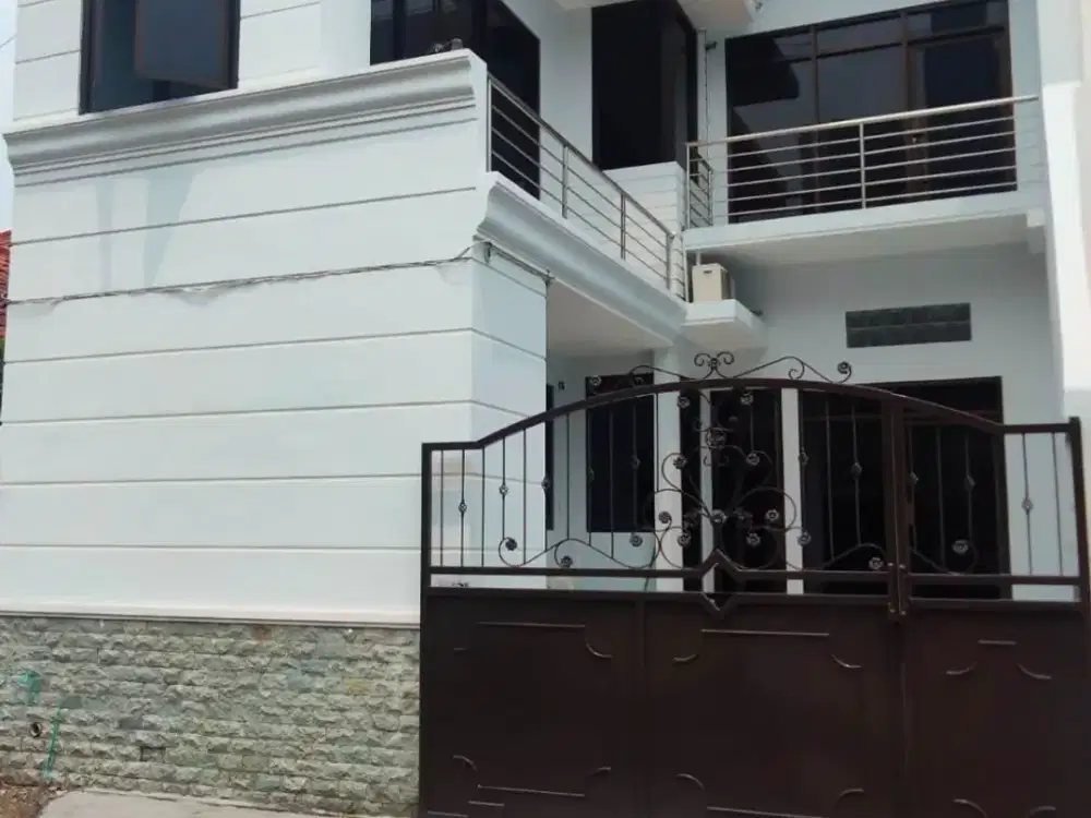 Dijual Rumah Siap Huni 2 Lantai Dekat Sekolah Di Pakuwon City Surabaya
