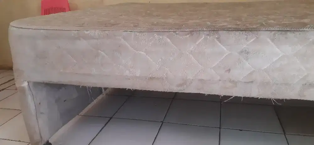 Tempat tidur dipan merk Comforta