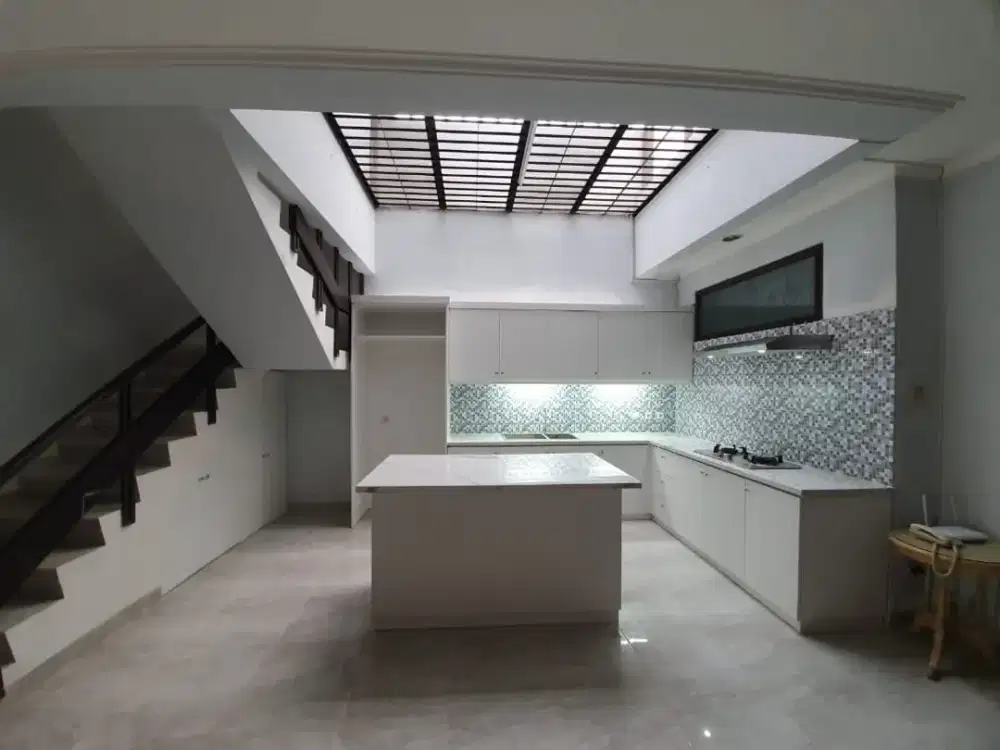 Mau jual cepat  Rumah bagus di Kebayoran Baru Jl. Tirtayasa