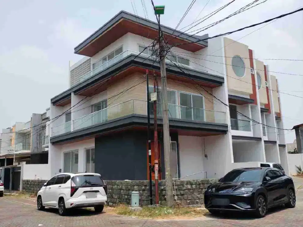 Dijual Rumah Baru Hoek Taman Surya