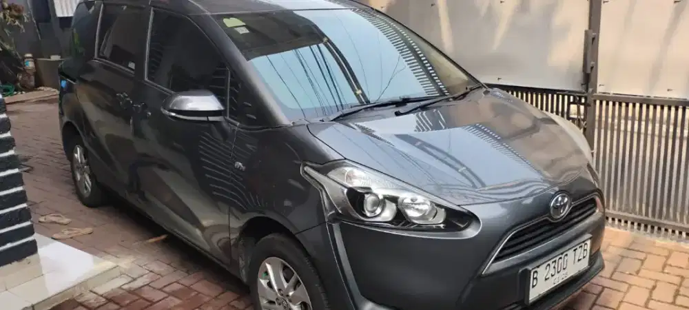 Toyota sienta G antik