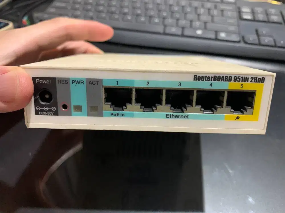 MIKROTIK Router Wireless RB951Ui-2HND