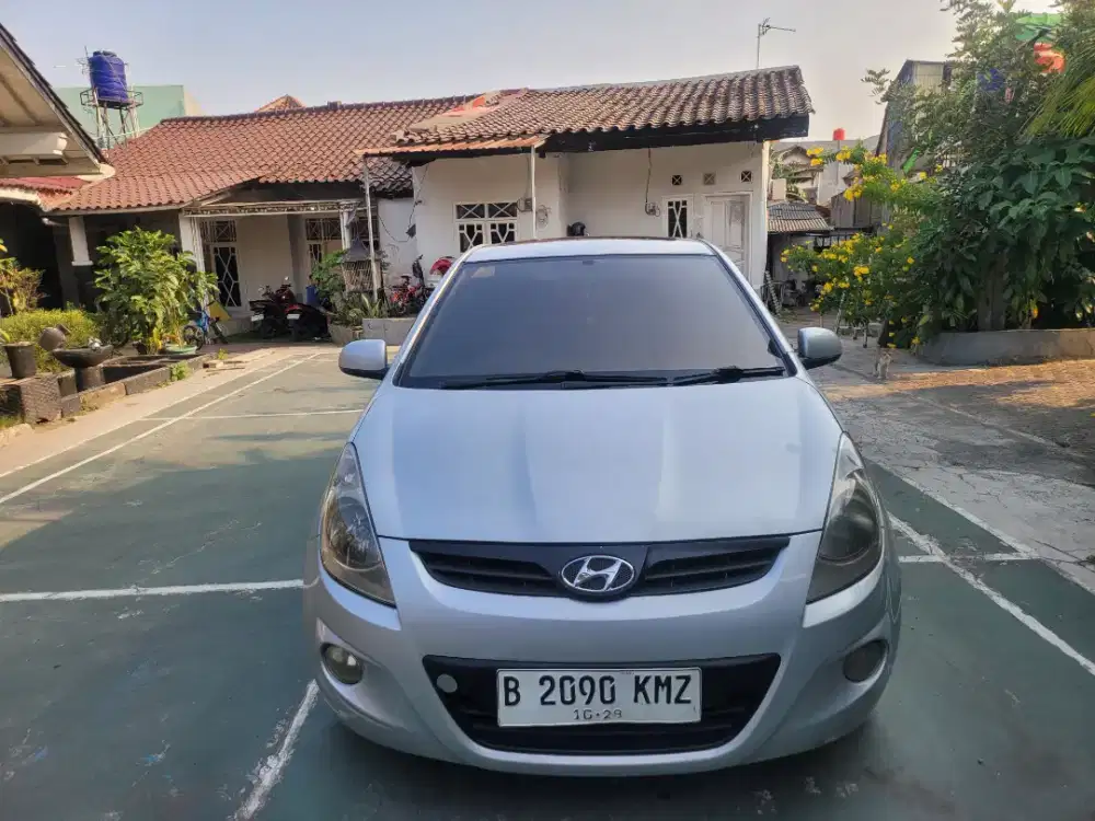 Hyundai i20 SG ( sunroof ) 2010