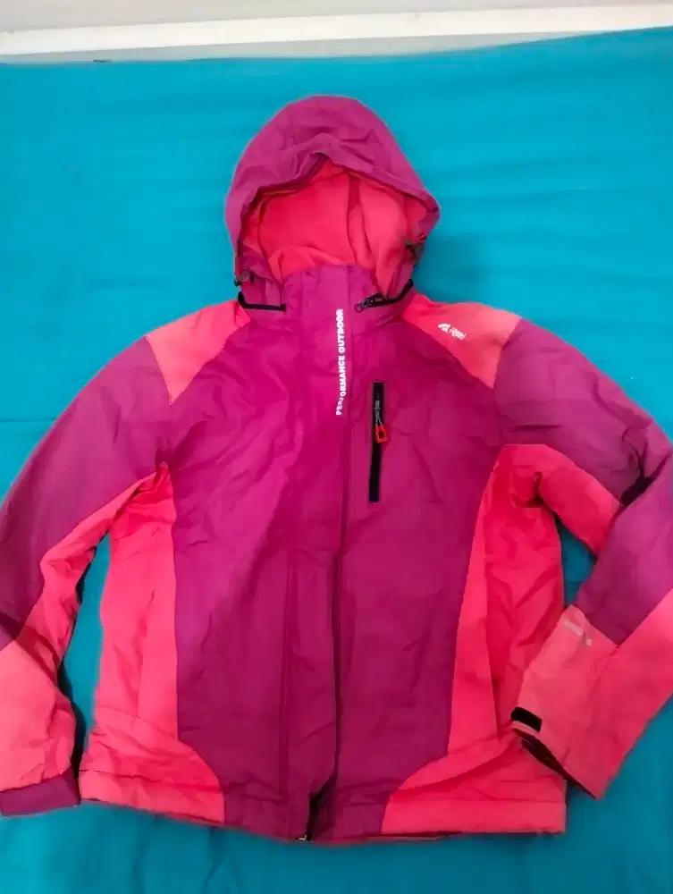 Jaket wanita bermerk