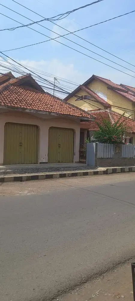Dijual Rumah dan Tempat Usaha Toko Sangat Strategis dan Ramai