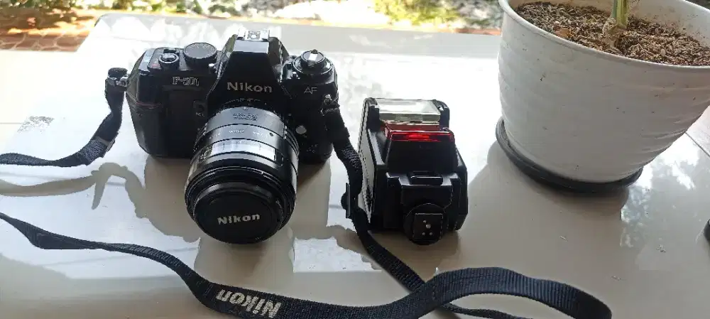 Dijual kamera Nikon f501 manual. Lensa sigma 35-70mm + flash