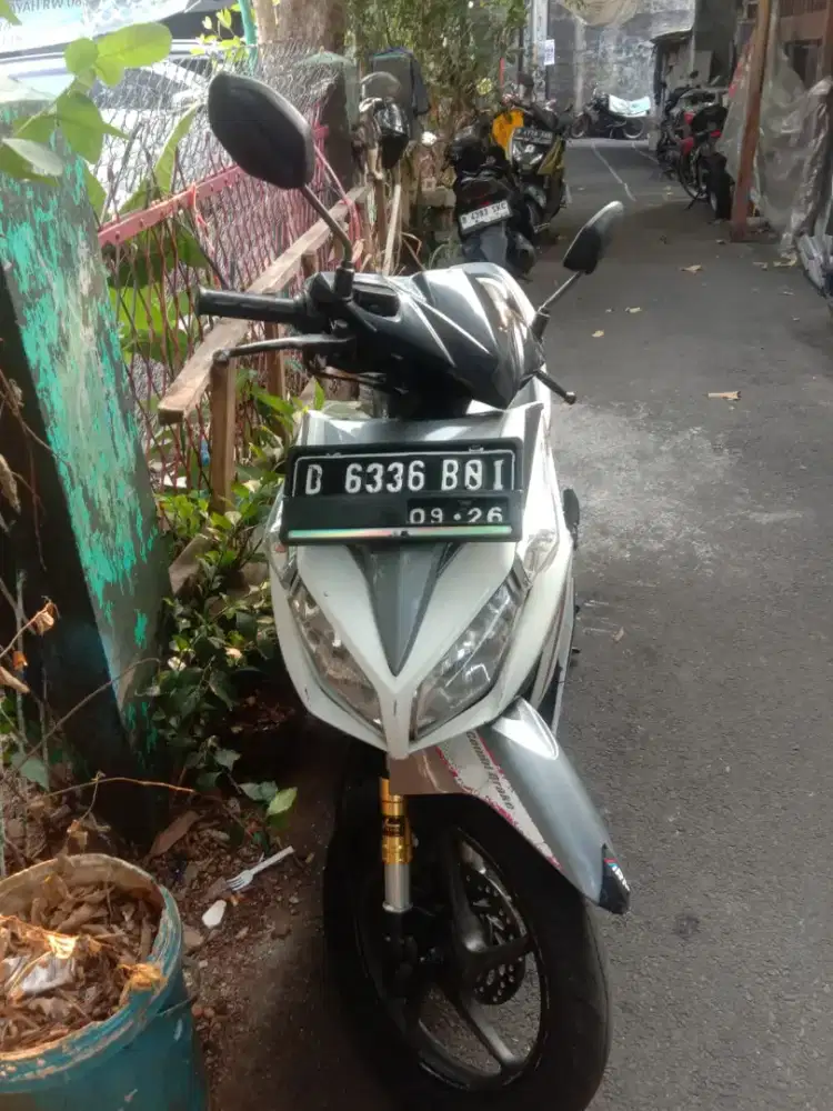 Dijual Motor Honda Vario Cbs 110cc Th 2011,Km 38000 warna putih silver