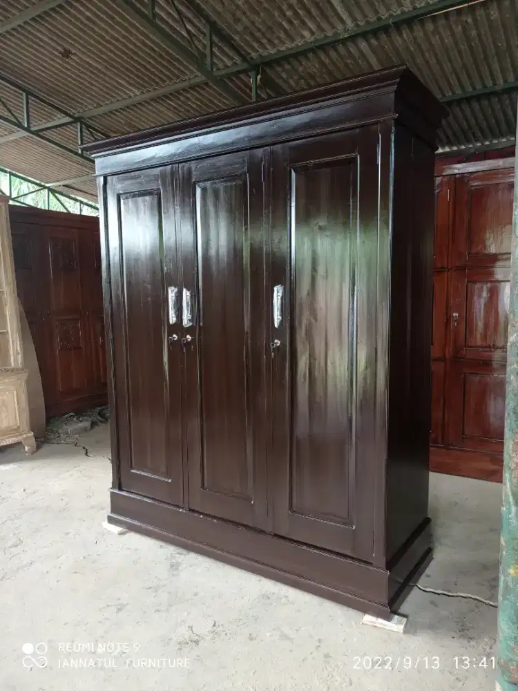 Lemari pakaian pintu 3 jati