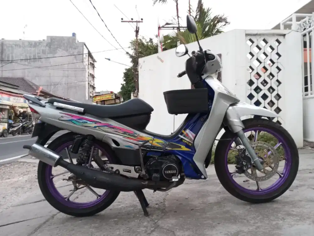 Yamaha F1ZR 2004 siap Sunmori Ganteng Mulus