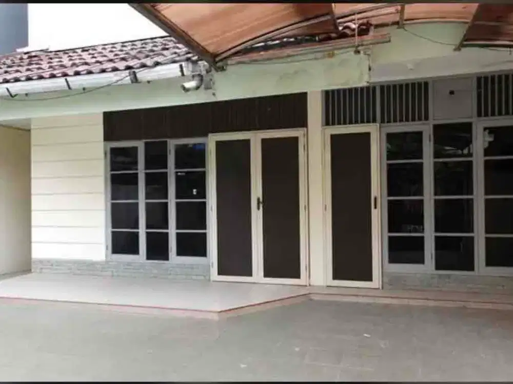 Disewakan rumah standard strategis dekat tol di kelapa gading jakarta utara