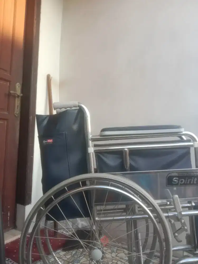 Dijual kursi roda bekas merk onemed