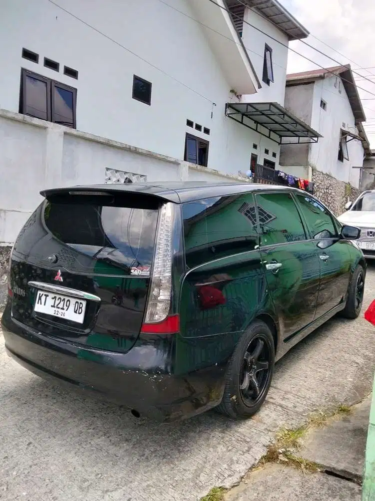 Mitsubishi Grandis 2005 Bensin