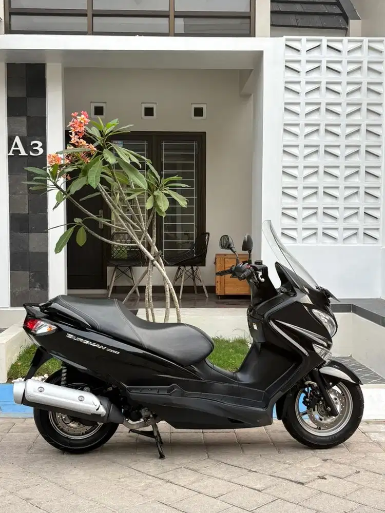 SUZUKI BURGMAN 200 CBU KM 11RB SIMPANAN ORISINIL TANGAN 1 ASLI AD