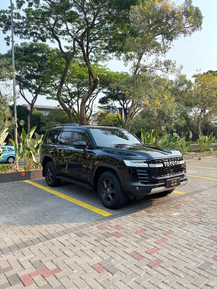 Toyota Land Cruiser 300 GR Sport 2024