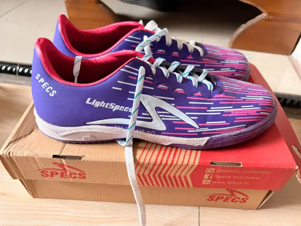 Sepatu Futsal size 42 Specs