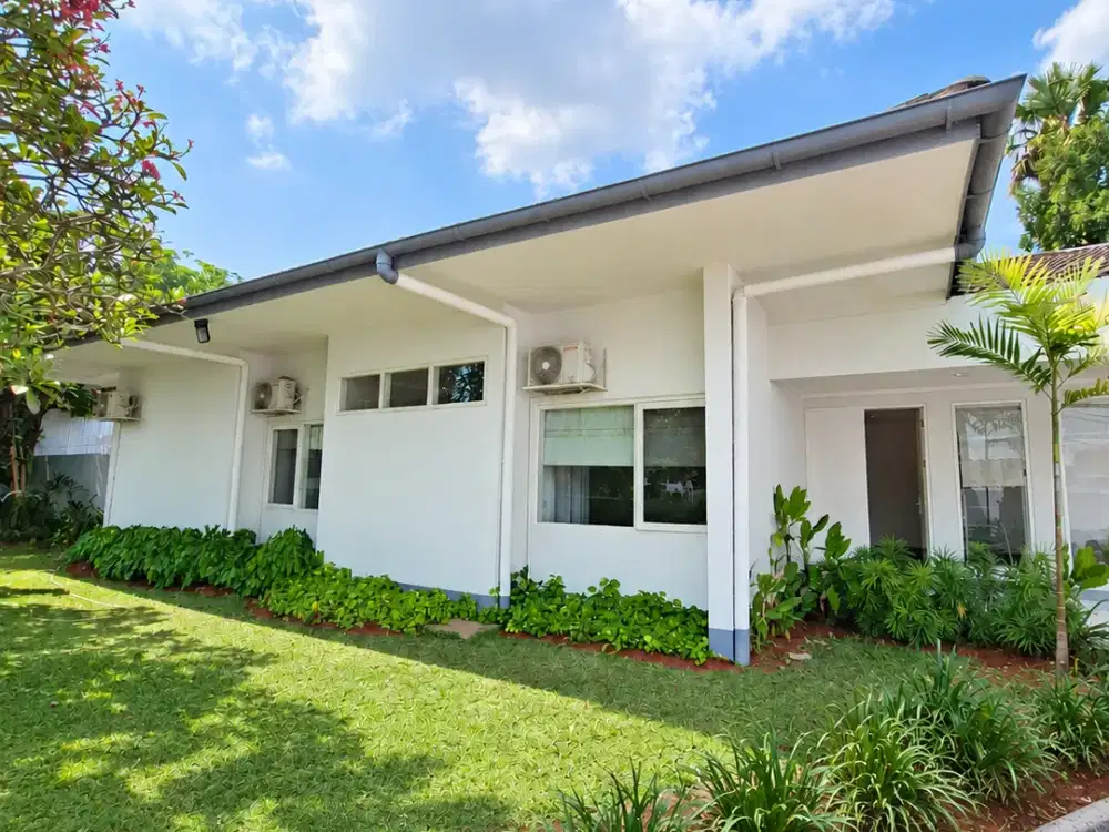 For Rent – House In Kemang. 24-Hour Security & One-Gate System