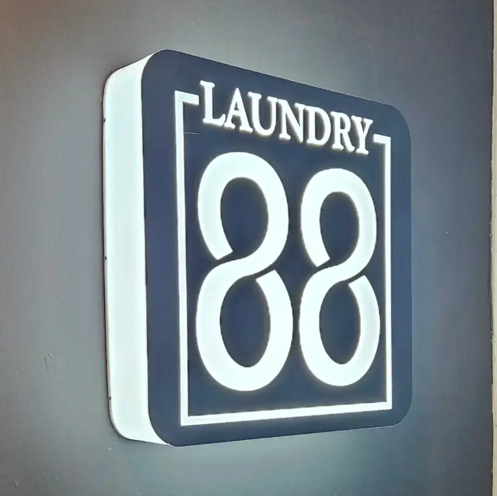 Karyawan laundry girilaya