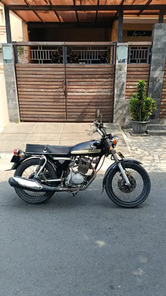 CB 125 Standar Tiger