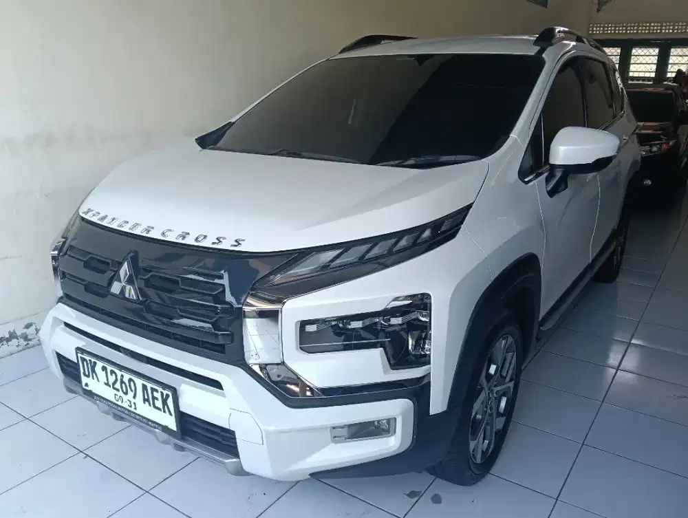 New Xpander Cross Premium 2024 putih