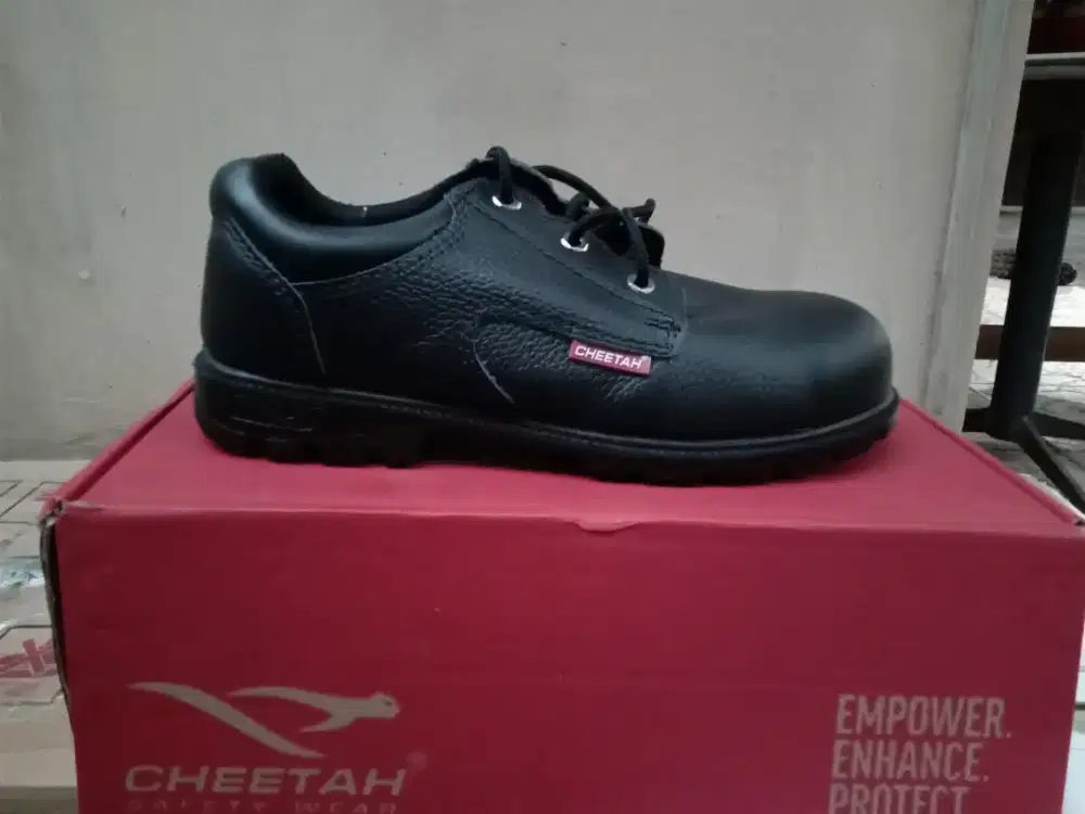 Sepatu safety cheetah