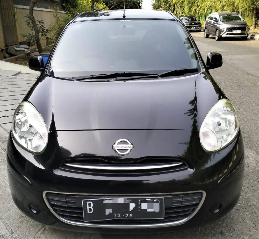 Nissan March 1.2AT KM61422 Hitam