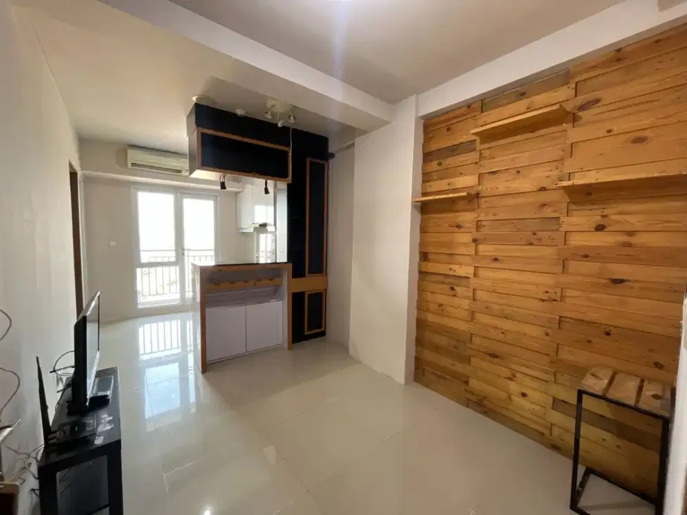 Disewakan 2BR Full Furnish Oak Tower– View Jalan, Morning Sun, Akses Dekat Hulte Busway, Lt.18 Pulo Gadung