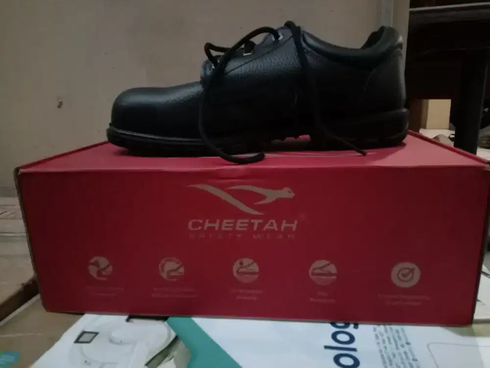 Sepatu safety Cheetah