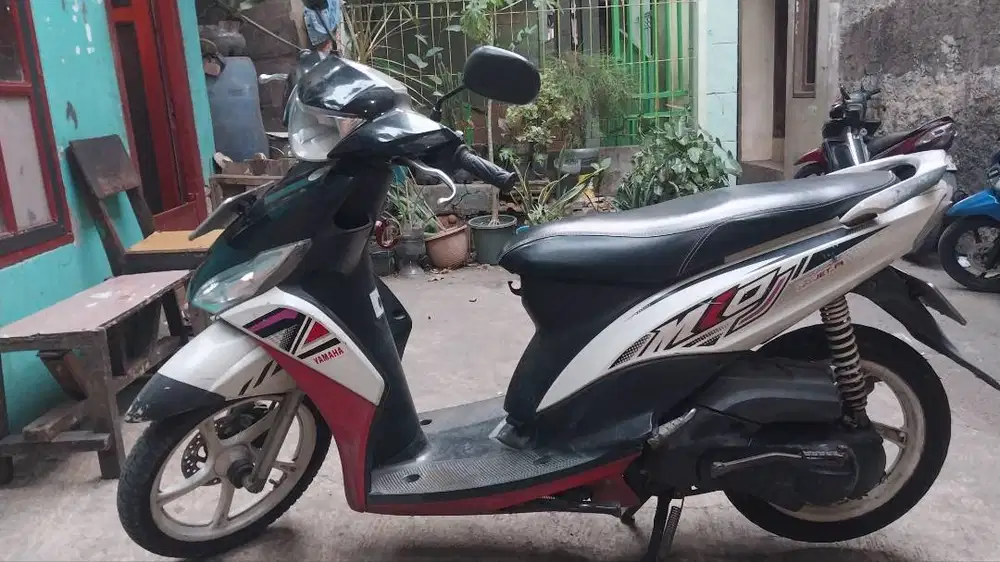 Dijual motor mio j putih hitam