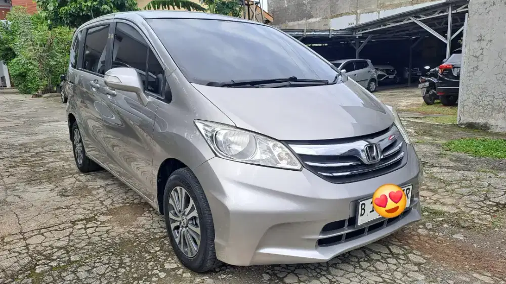 Honda freed Sd ac double blower pintu otomatis bergaransi dp 8jt bisa.