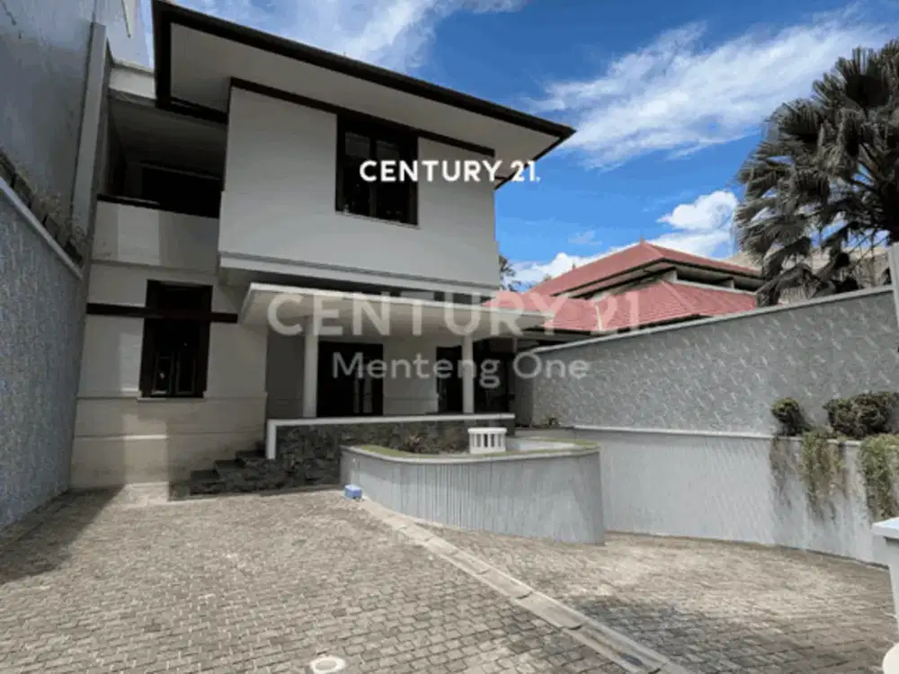 Rumah Mewah Dengan Basement Di Menteng Inti