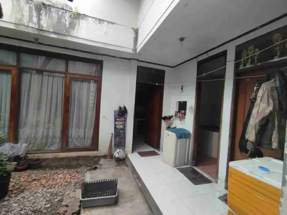 Rumah tengah kota luas hampir 200 m harga di bawah 2 M