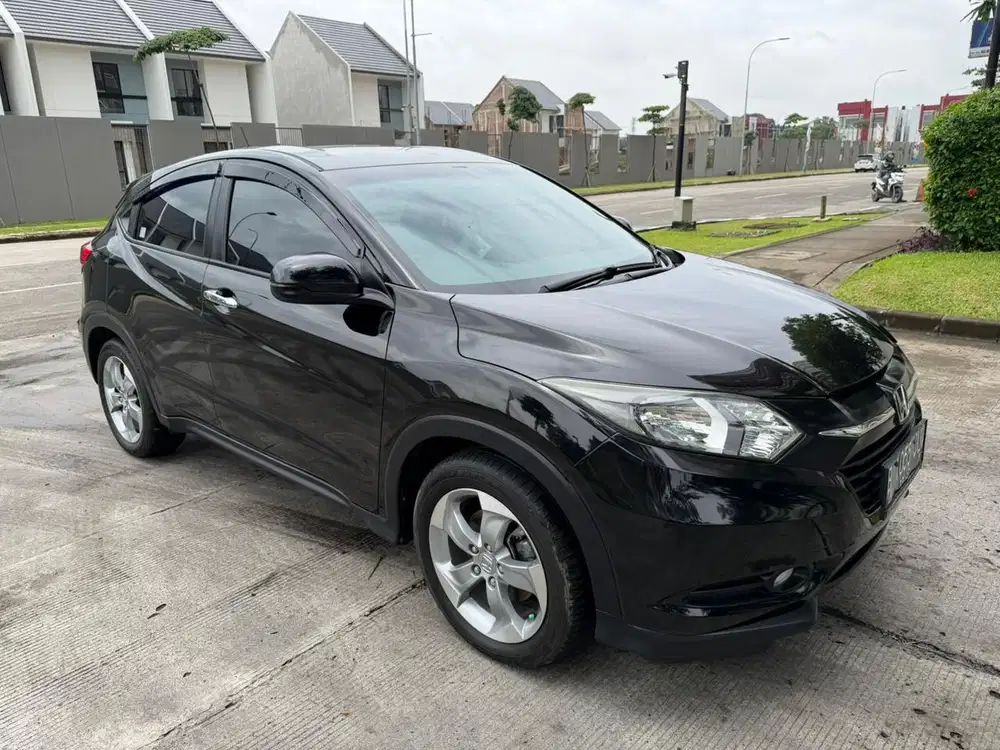hrv hr-v e at 2017 hitam km low