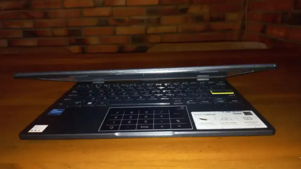 Asus vivobook GO 210KA warna navy pemakaian 2025 awal