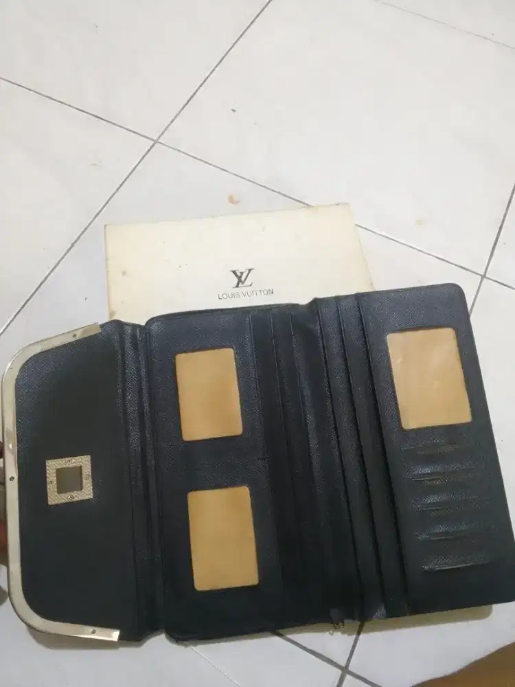 Di jual tas dan dompet louis vuitton