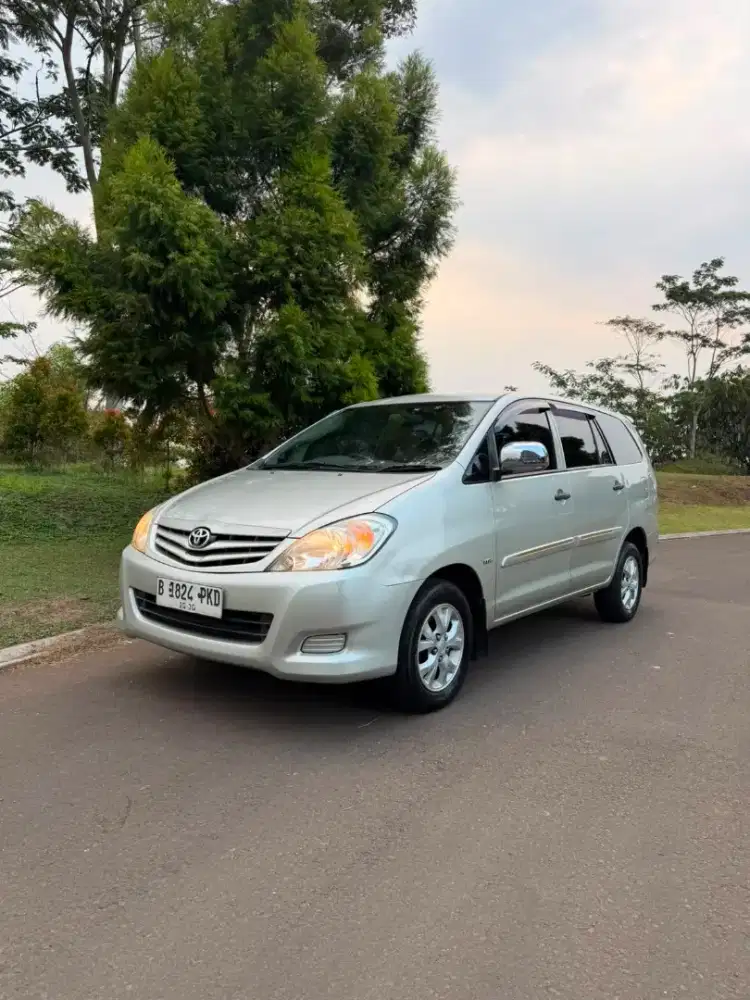 Innova E A/T 2.0 2010 termurah