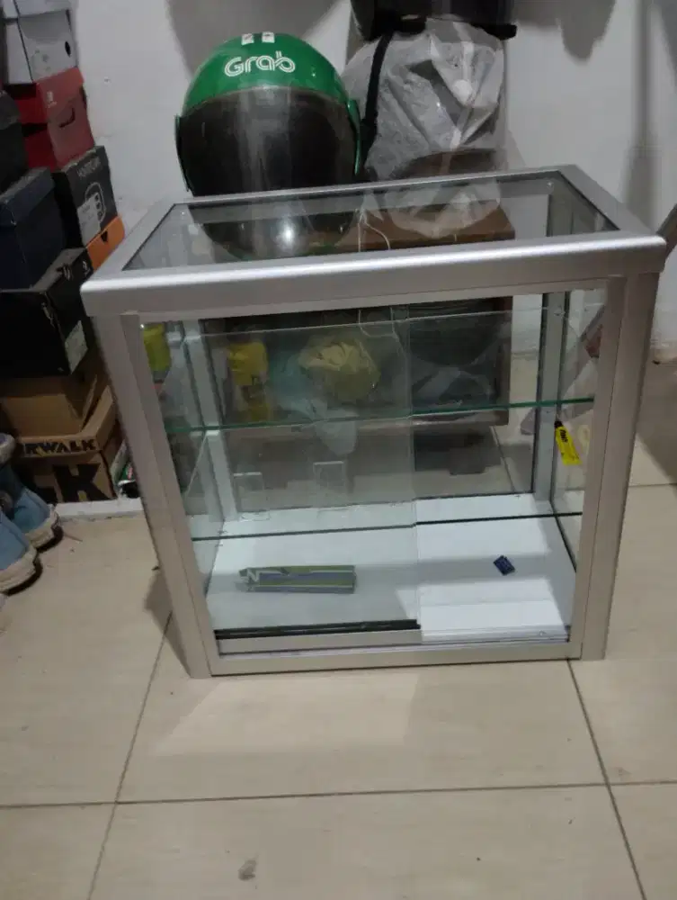 Di jual estalase