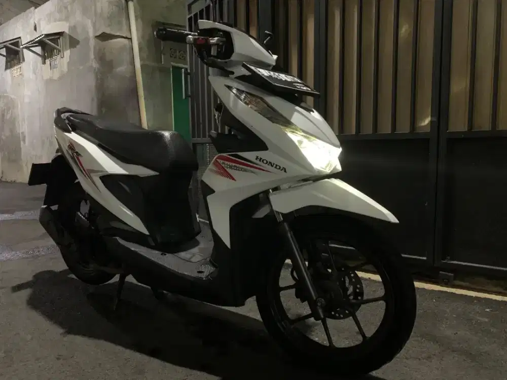 Beat 2021 putih