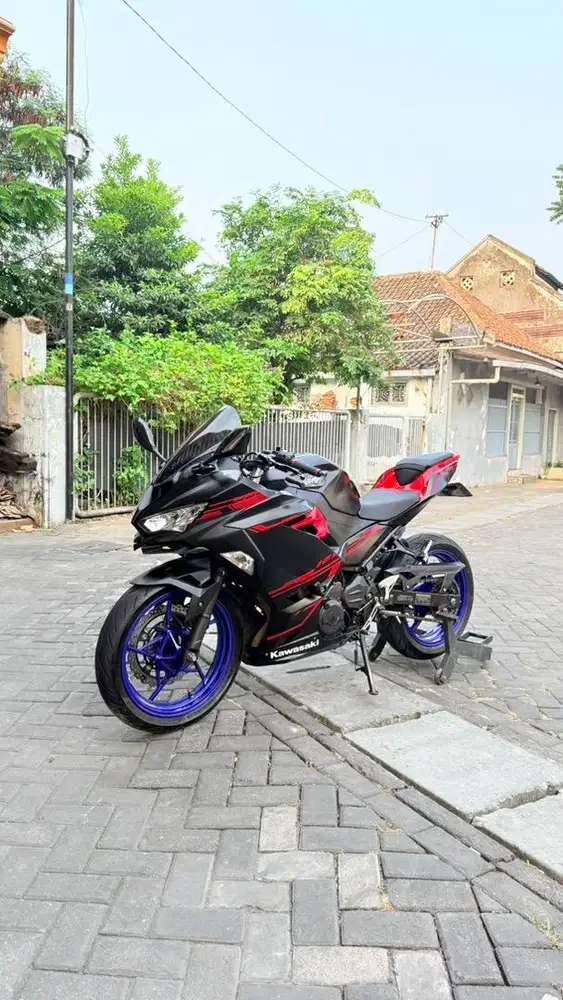 Kawasaki ninja 250 fi ABS speseal edition