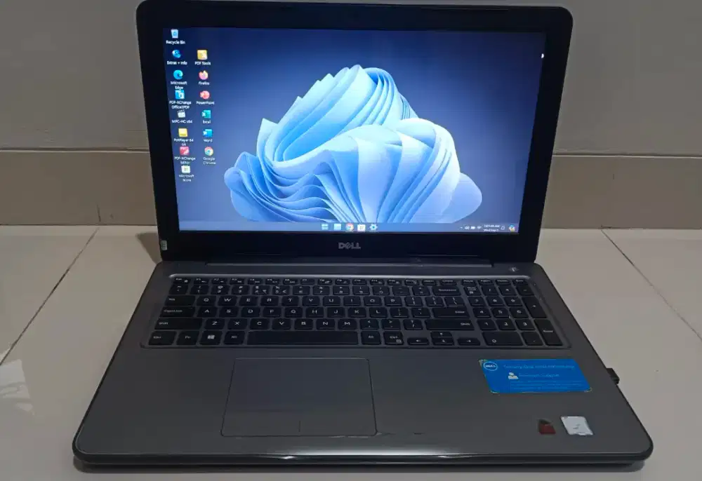 core i7 gen 7 ram 12gb dual VGA 4gb ssd 512gb mulus laptop Dell 5567