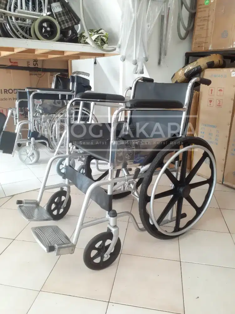 Kursi roda standart bekas