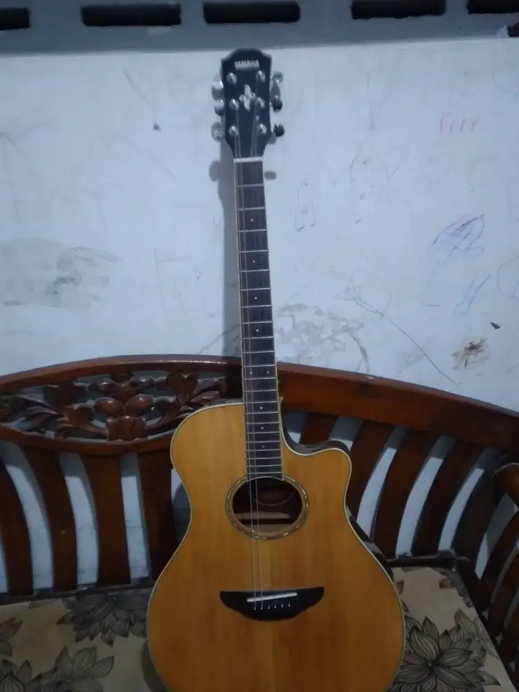 Original Gitar Yamaha APX600